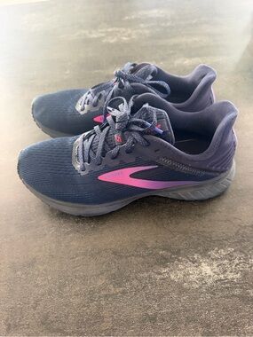 Brooks Women's Navy with Pink Accent Running Sneakers